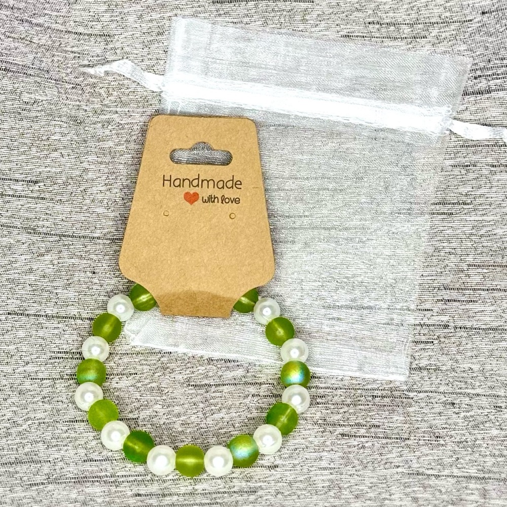 NWT - Handmade Lime Green & White Translucent Beaded Stretch Bracelet - Aprox 7”